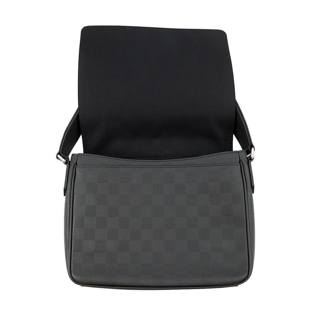 Louis Vuitton Shoulder Bag Damier Infini District PM Black — view 5