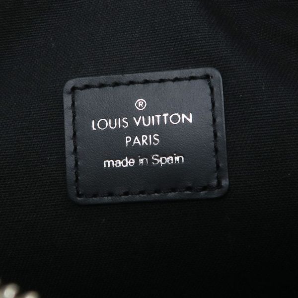 Louis Vuitton Taiga Clutch — view 8