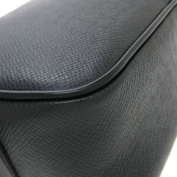 Louis Vuitton Taiga Clutch — view 5