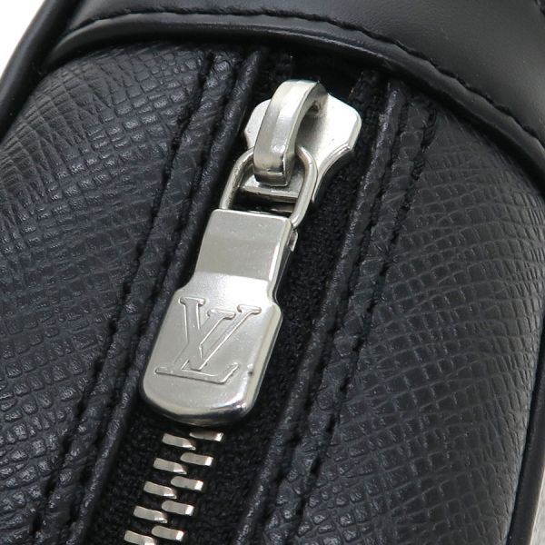 Louis Vuitton Taiga Clutch — view 6