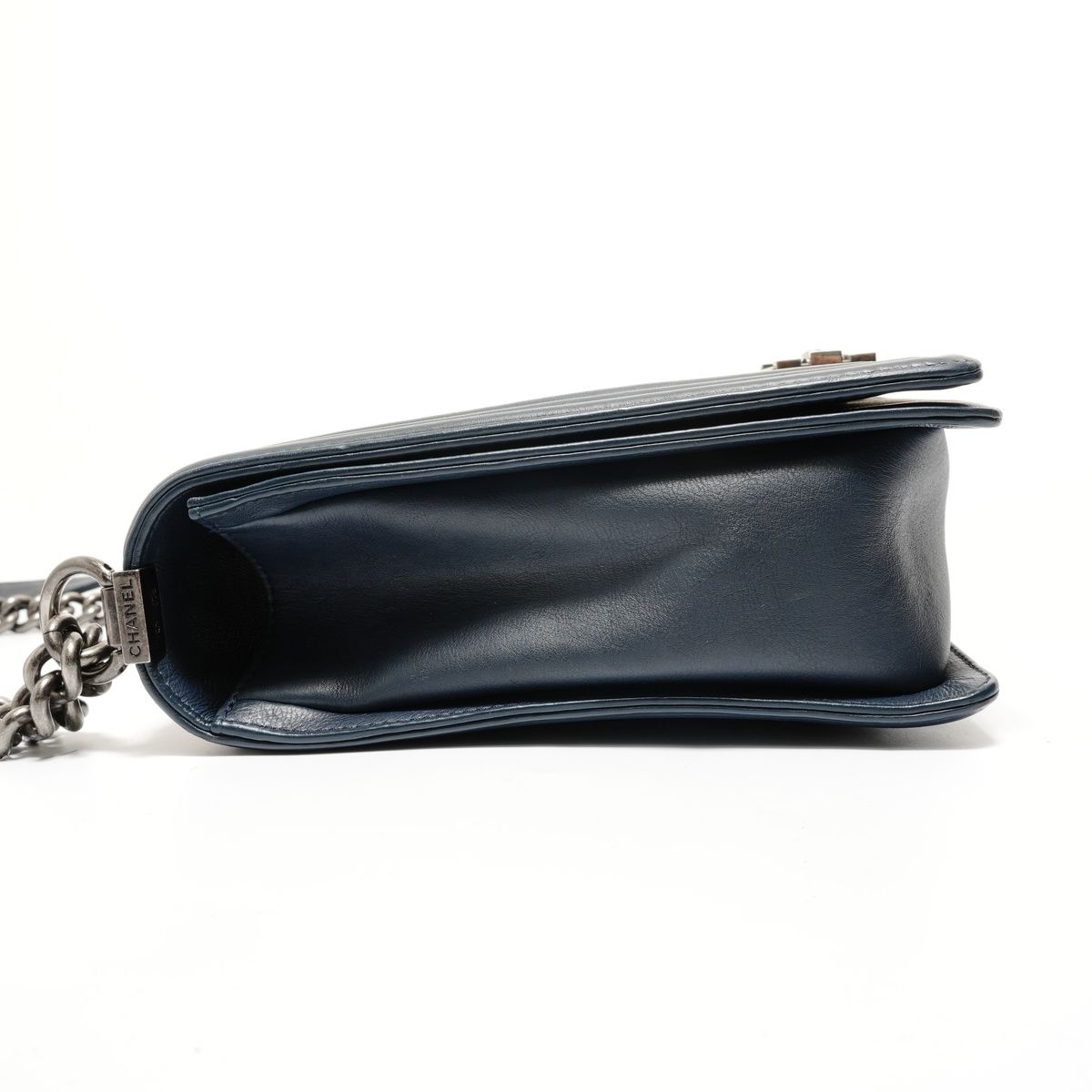 Chanel Shoulder Bag No 19 — view 3