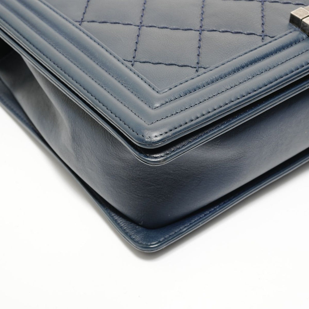 Chanel Shoulder Bag No 19 — view 5