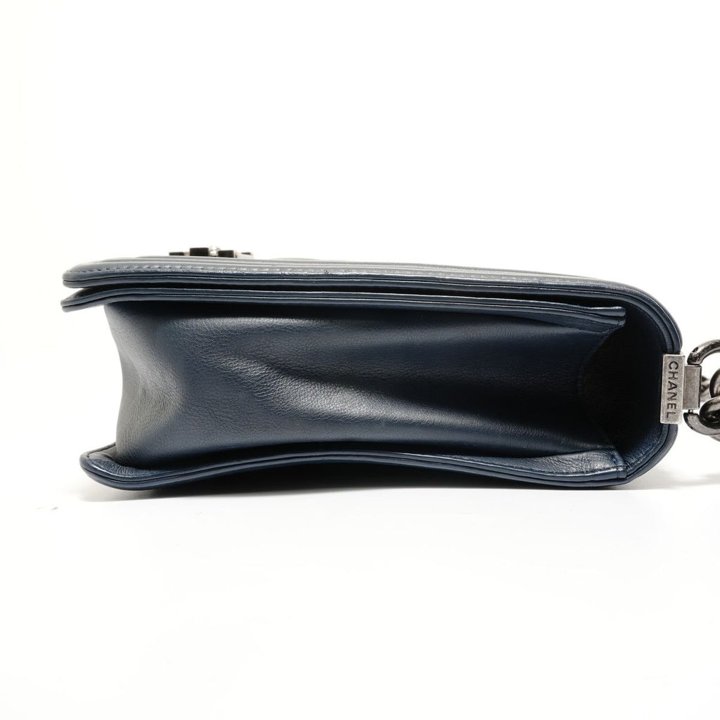 Chanel Shoulder Bag No 19 — view 4