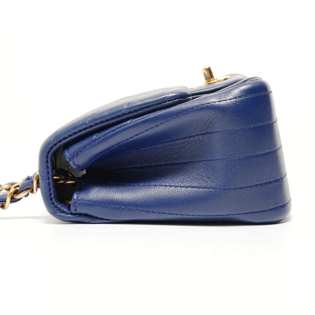 Chanel Shoulder Bag Chez Blanc Lambskin — view 3