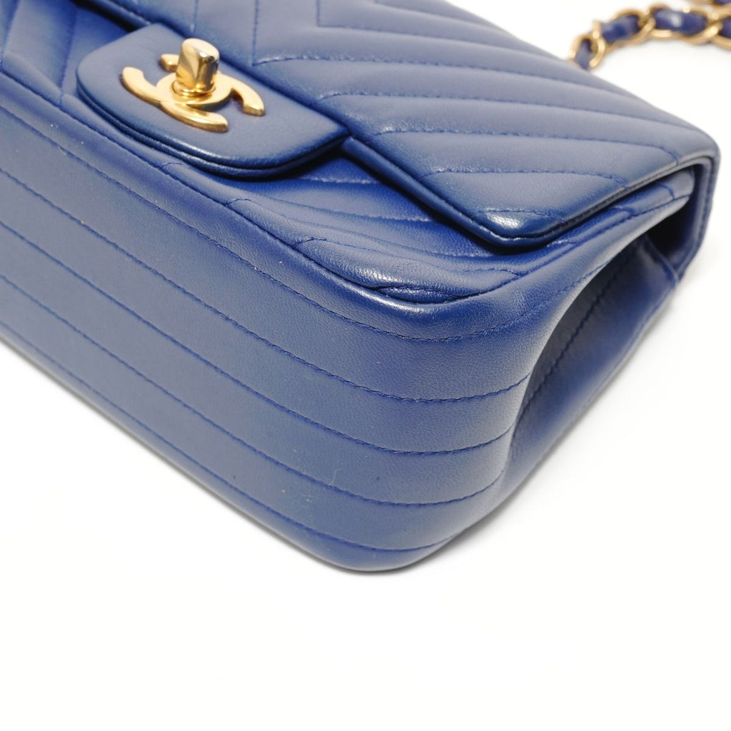 Chanel Shoulder Bag Chez Blanc Lambskin — view 6