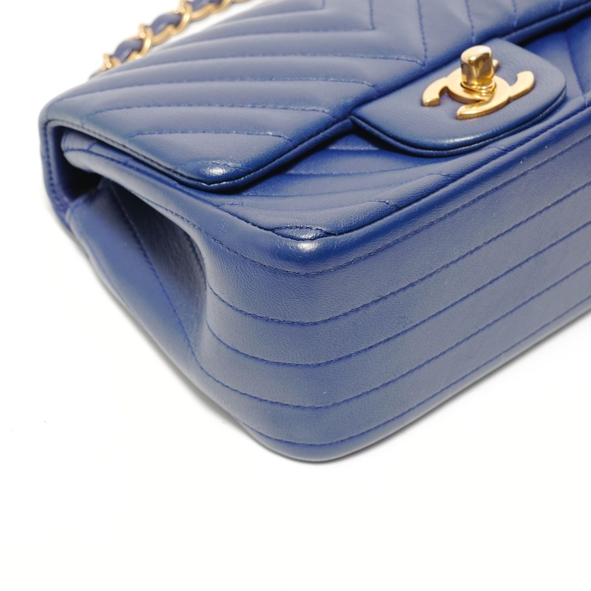 Chanel Shoulder Bag Chez Blanc Lambskin — view 5