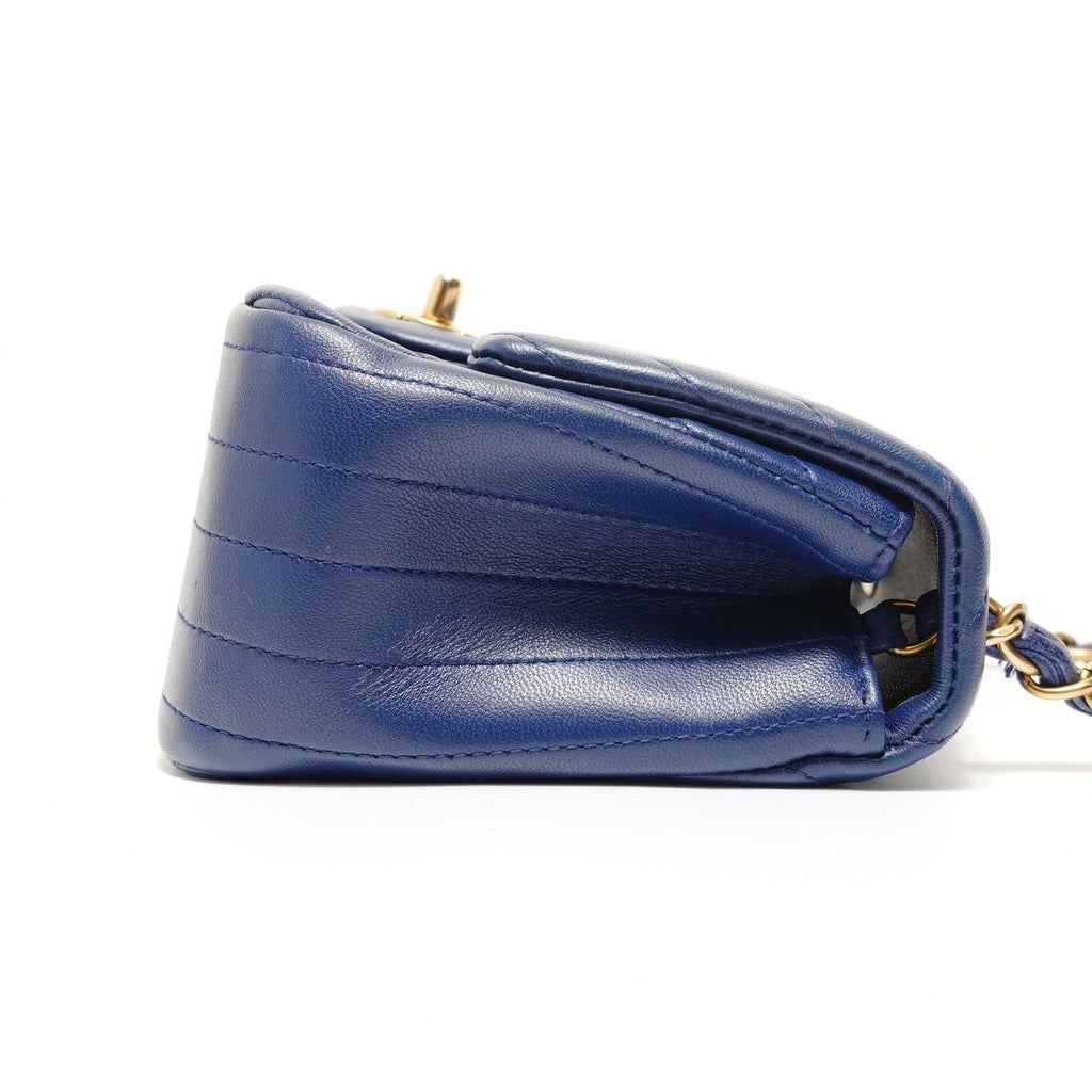 Chanel Shoulder Bag Chez Blanc Lambskin — view 4