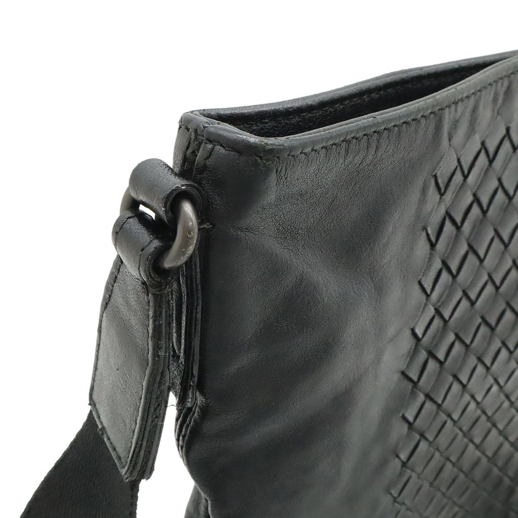 Bottega Veneta Intrecciato Shoulder Bag Crossbody Leather Black — view 4