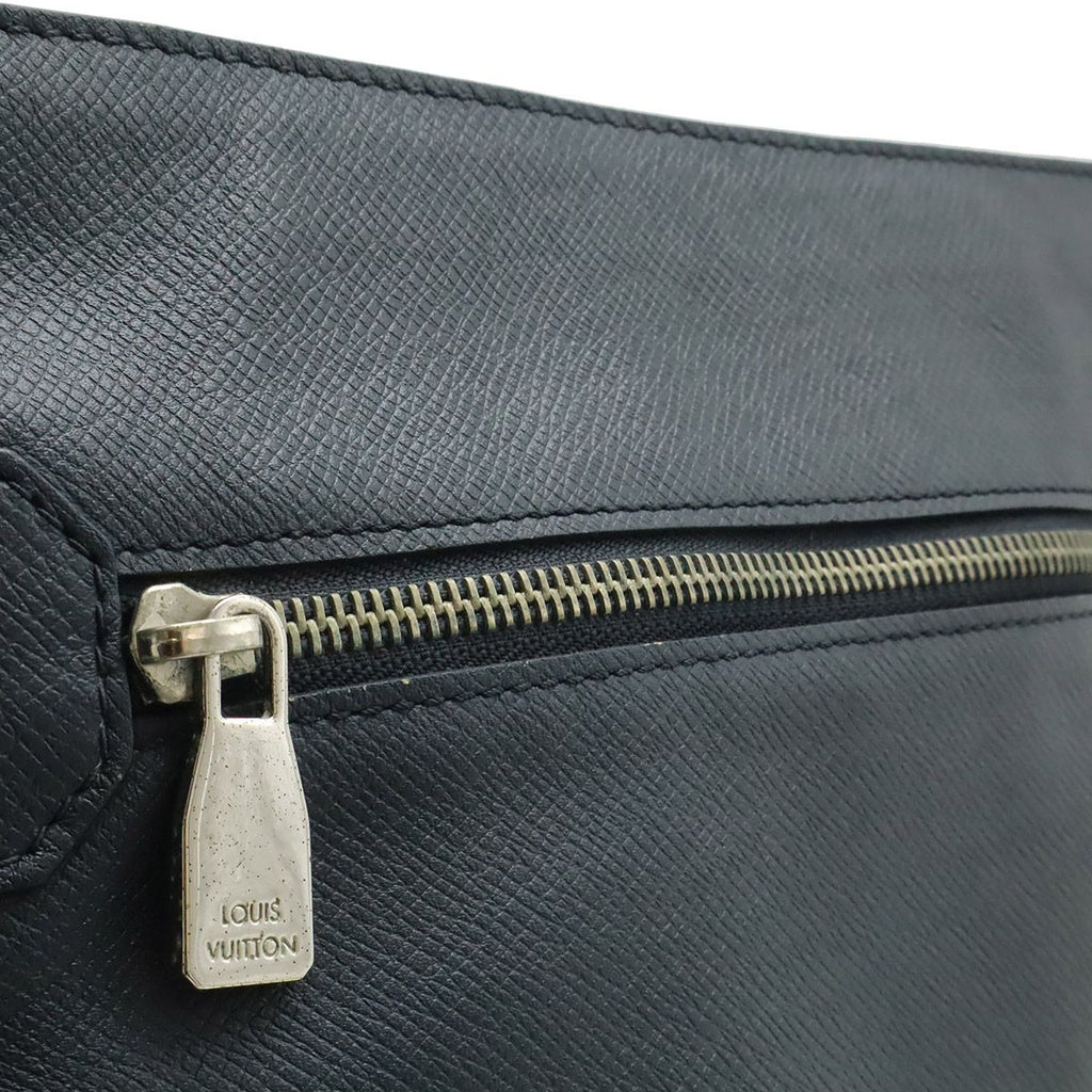 Louis Vuitton Taiga Sasha Shoulder Bag Crossbody Depth Bol Navy Silver — view 8
