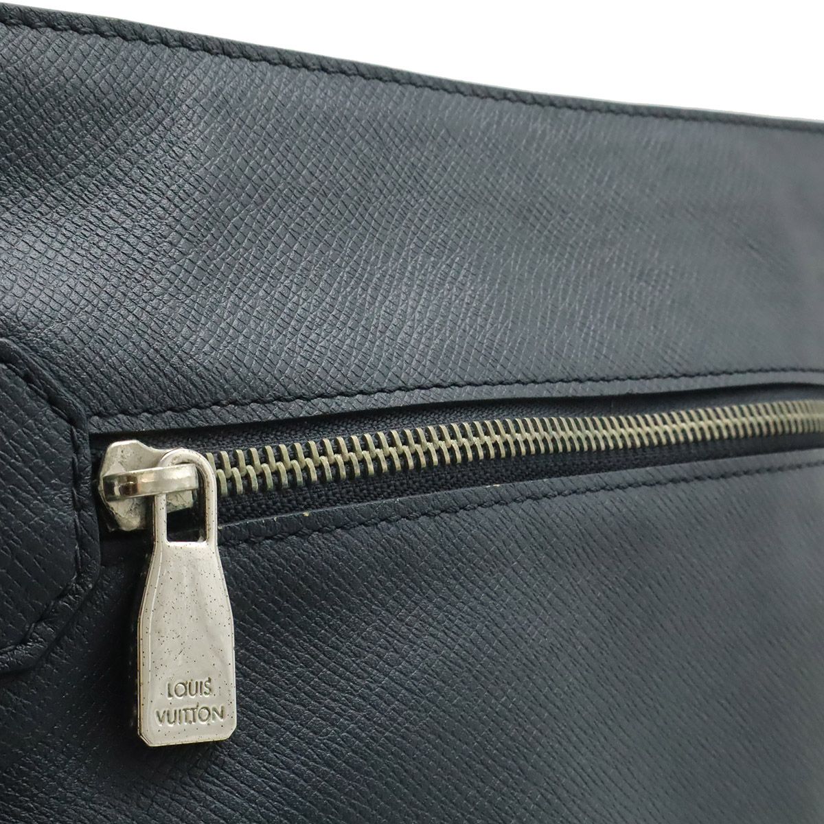 Louis Vuitton Taiga Sasha Shoulder Bag Crossbody Depth Bol Navy Silver — view 8