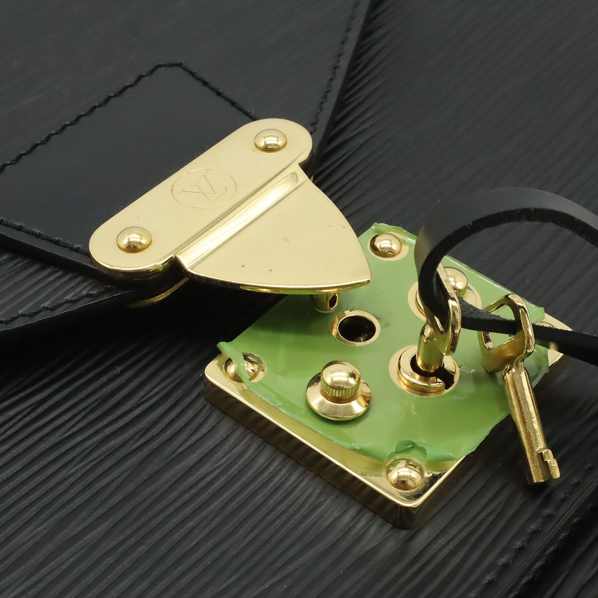 Louis Vuitton Epi Monceau Second 2-Way Shoulder Bag Noir Black Gold — view 9