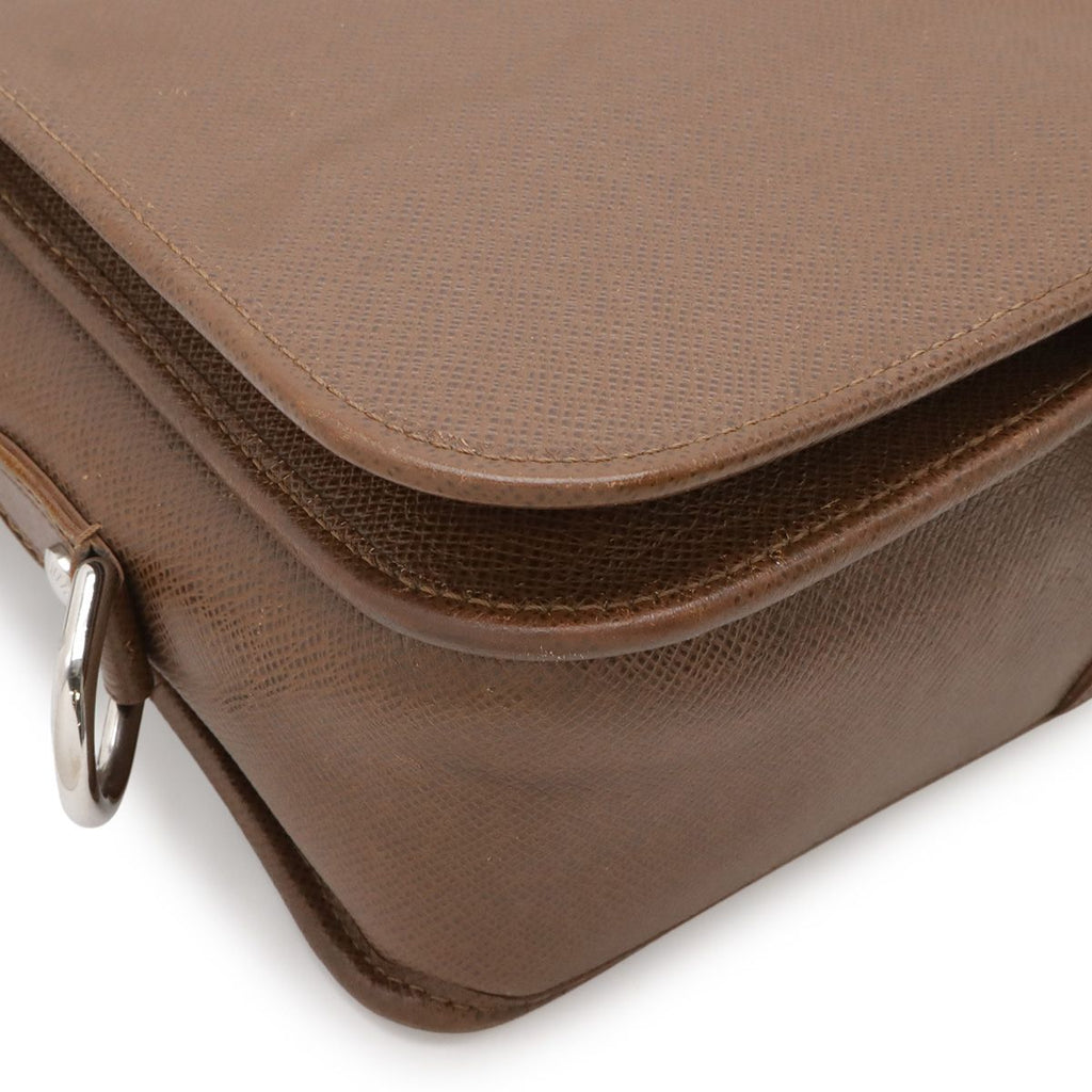 Louis Vuitton Taiga Andrey Shoulder Bag Crossbody Leather Grizzly Brown — view 3