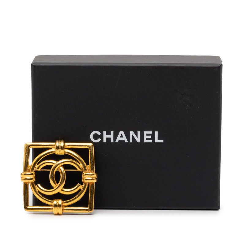 Chanel Vintage CC Logo Square Brooch Gold Plated — view 4