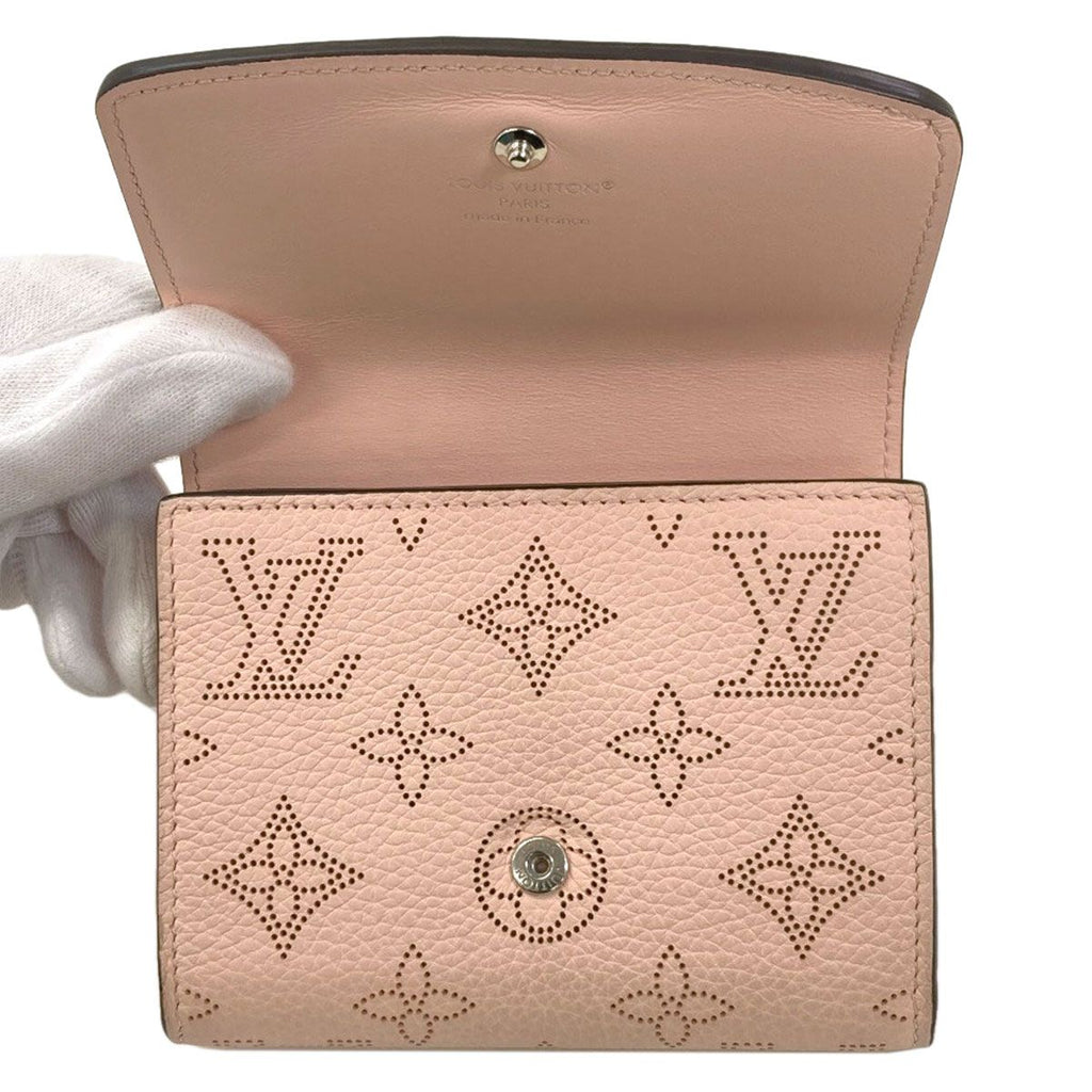 Louis Vuitton Portefeuille Iris Compact Bifold Wallet Mahina Leather — view 4