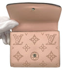 Louis Vuitton Portefeuille Iris Compact Bifold Wallet Mahina Leather — view 4