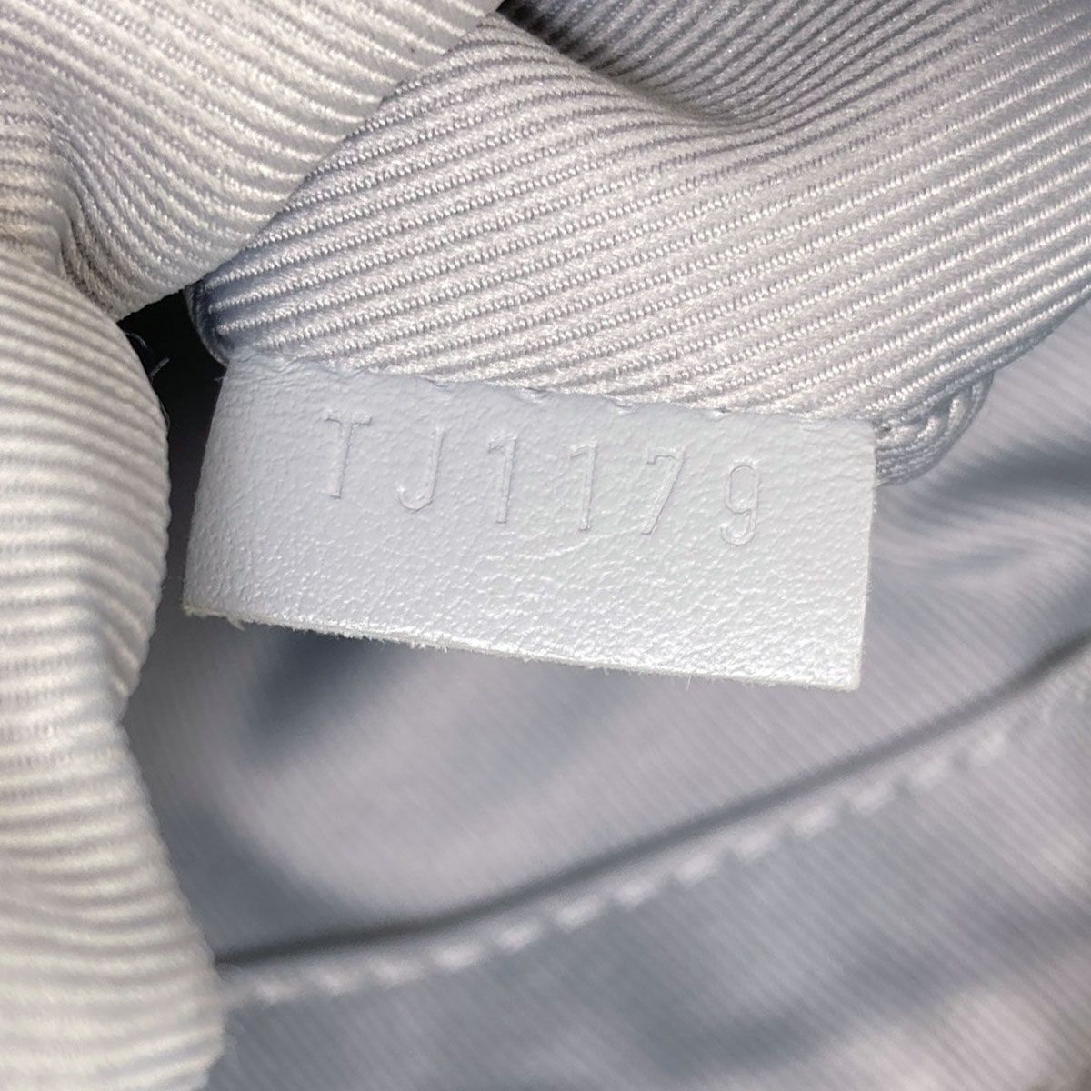 Louis Vuitton Chokes Ring Belt Bag Monogram Canvas — view 8