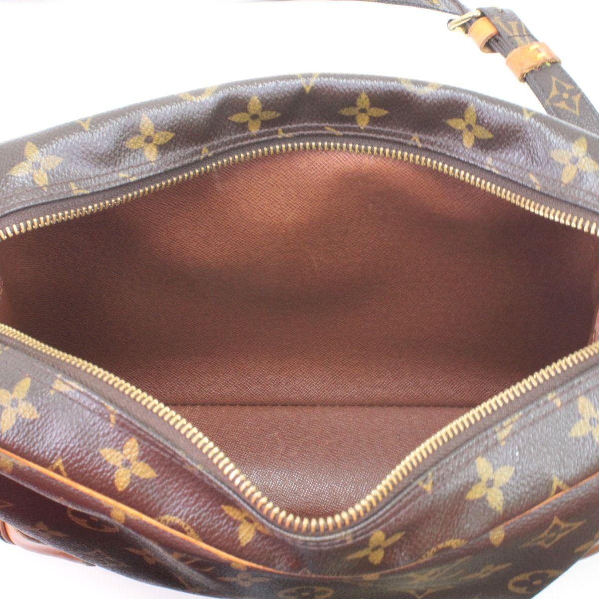Louis Vuitton Shoulder Bag — view 9