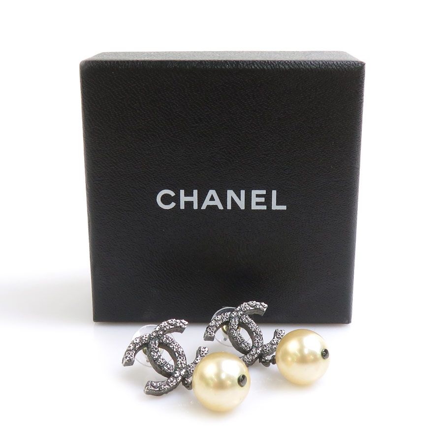 Chanel Earrings CC Logo — view 8