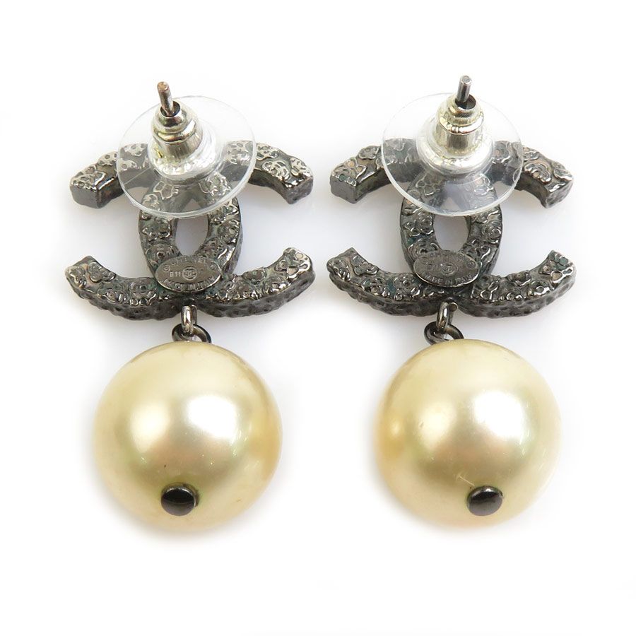 Chanel Earrings CC Logo — view 4