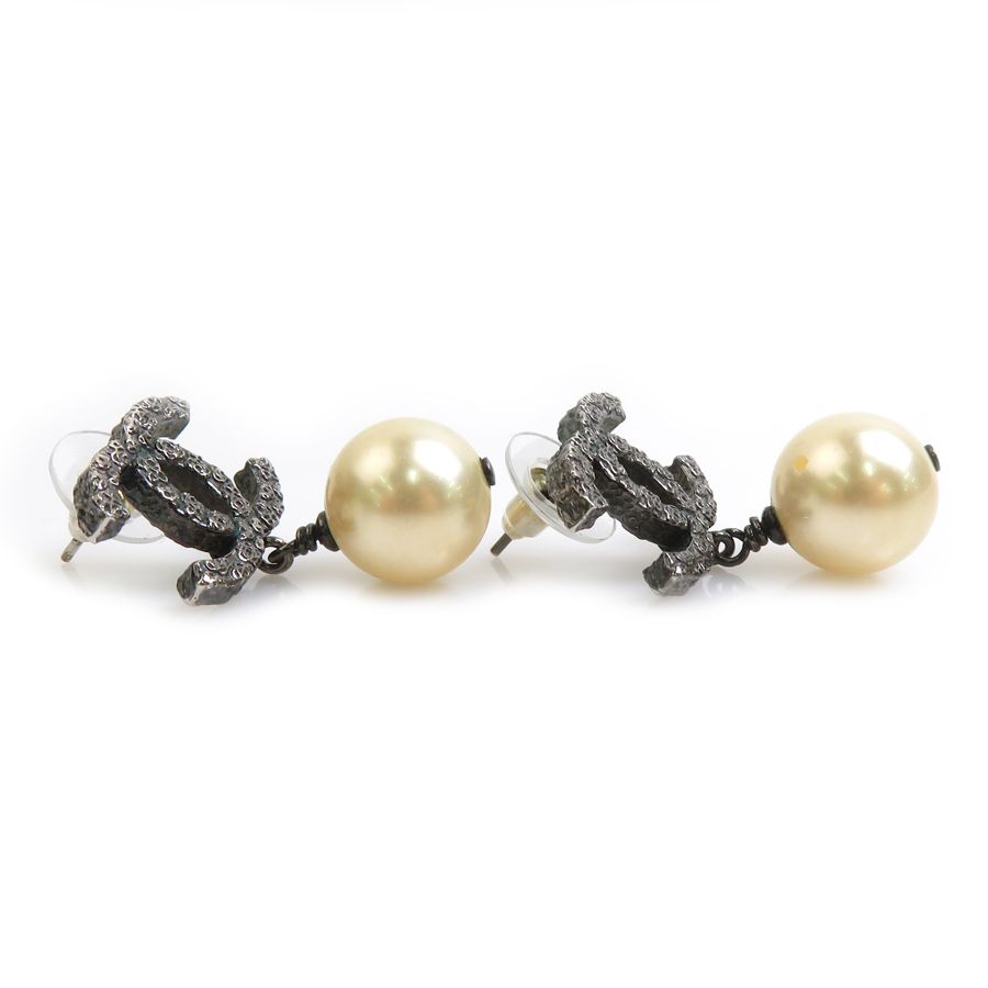 Chanel Earrings CC Logo — view 2