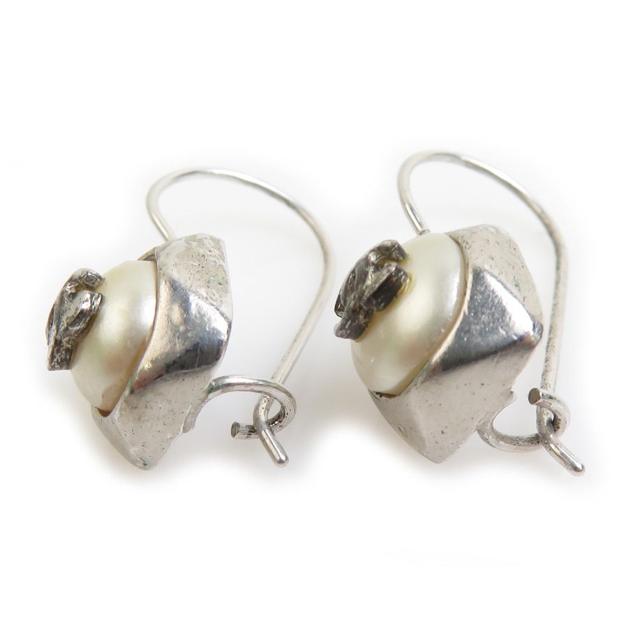 Chanel Earrings CC Logo — view 3