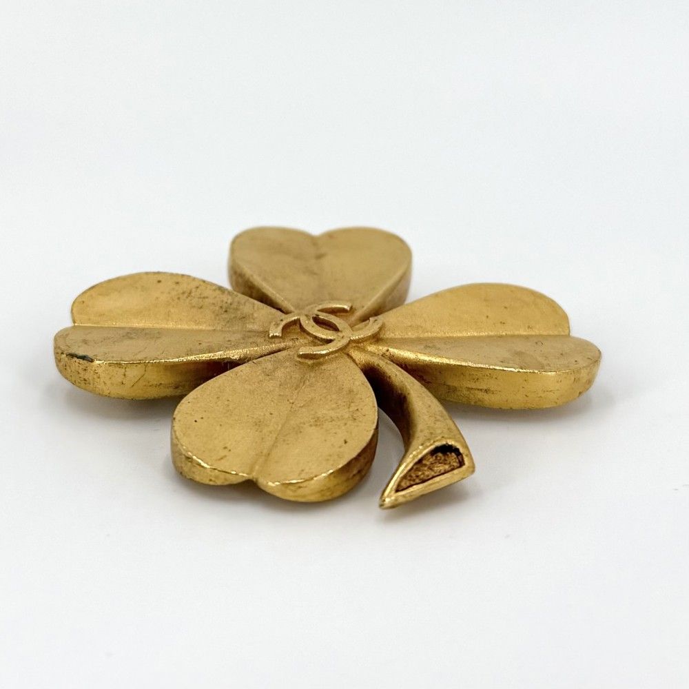 Chanel Brooch CC Logo Clover Vintage Gold Plated — view 3