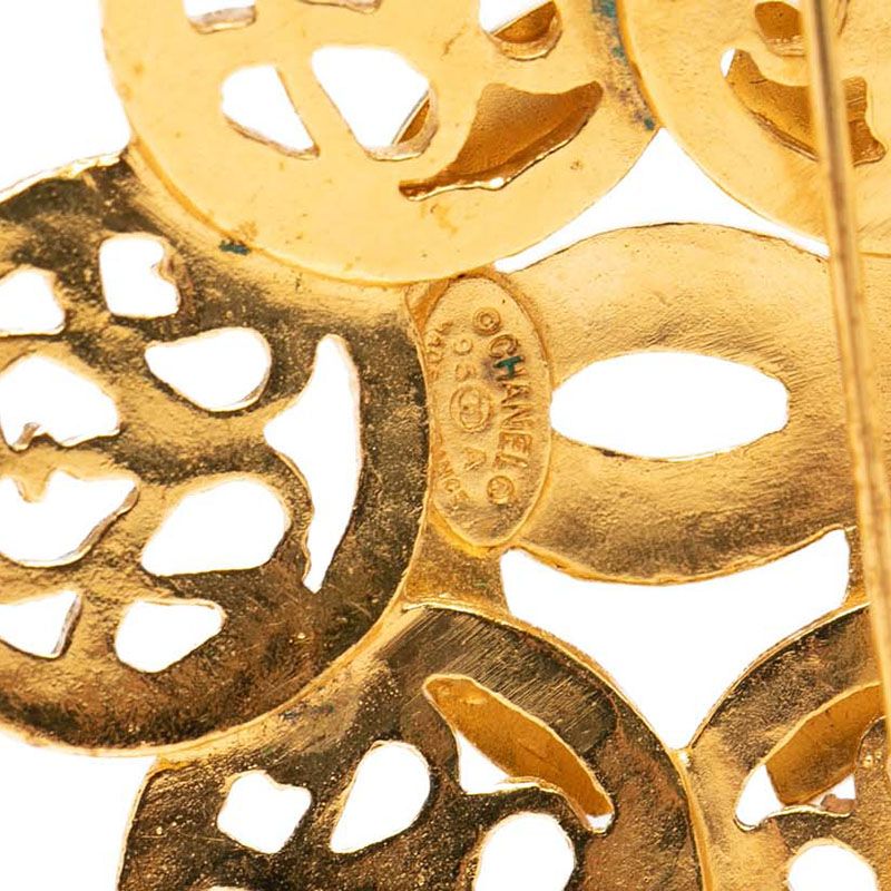 Chanel CC Logo Vintage Brooch Gold Plated — view 3