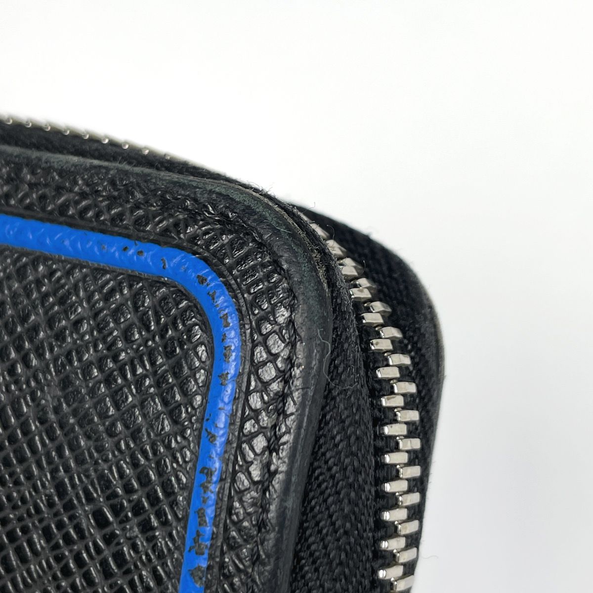 Louis Vuitton Zippy Wallet Vertical Zip Around Taiga Noir Black Blue — view 4