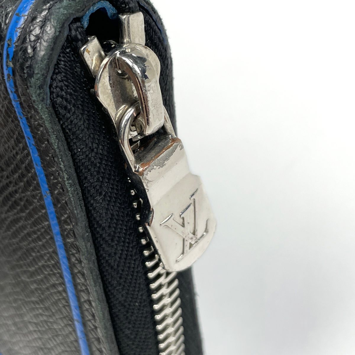 Louis Vuitton Zippy Wallet Vertical Zip Around Taiga Noir Black Blue — view 5