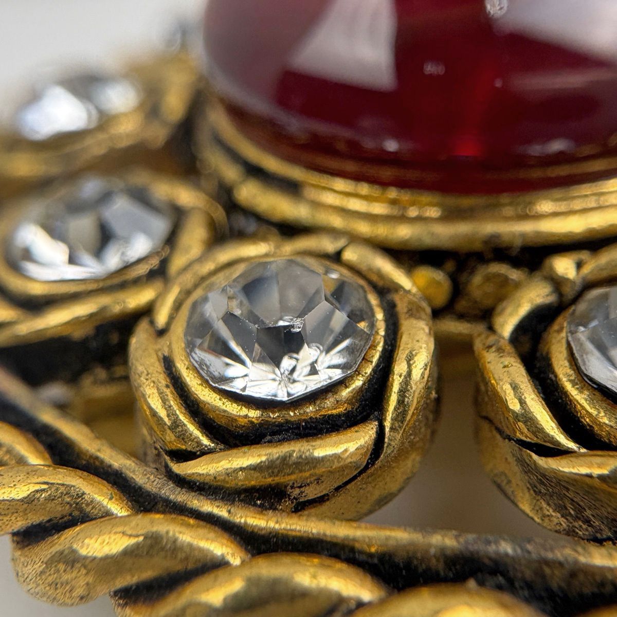 Chanel Color Stone Round Brooch Gripoix Line Gold — view 3