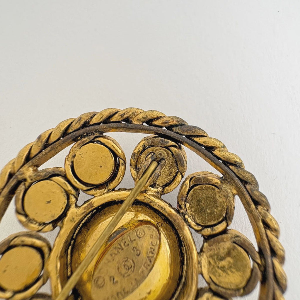 Chanel Color Stone Round Brooch Gripoix Line Gold — view 4