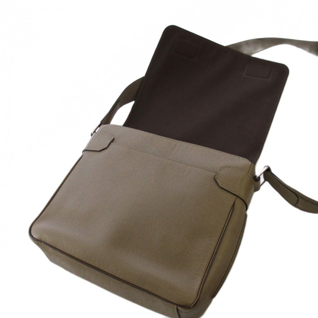 Louis Vuitton Taiga Roman PM Shoulder Bag Leather Gray YT — view 7