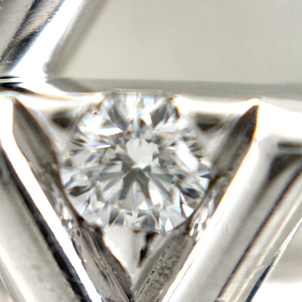 Louis Vuitton Pendentif Volt One Necklace Pendant 750 Diamond — view 2
