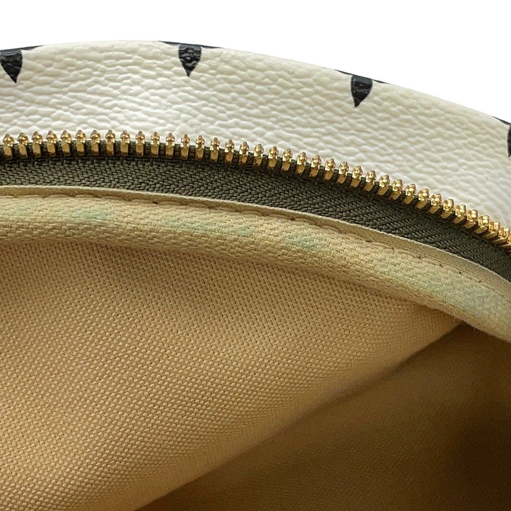 Louis Vuitton Belt Bag Monogram Giant Waist — view 8