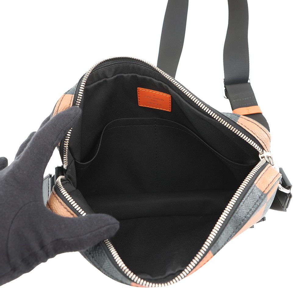 Louis Vuitton Shoulder Bag Damier Graphite Giant Alpha Black — view 5