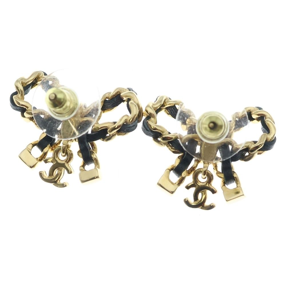 Chanel Ribbon Black Cles the CC Logo Earrings Gold — view 2