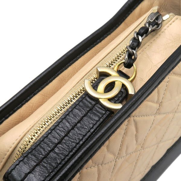 Chanel Gabrielle de Chain Handbag — view 4
