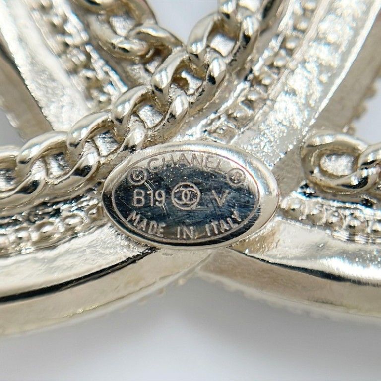 Chanel Brooch CC Logo Gold Pearl Rhinestone — view 3