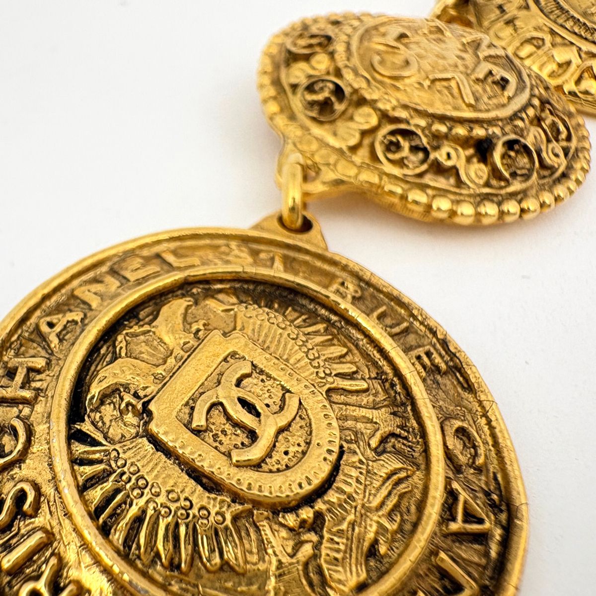 Chanel CC Logo Necklace CC Mark Round Gold Plated — view 5