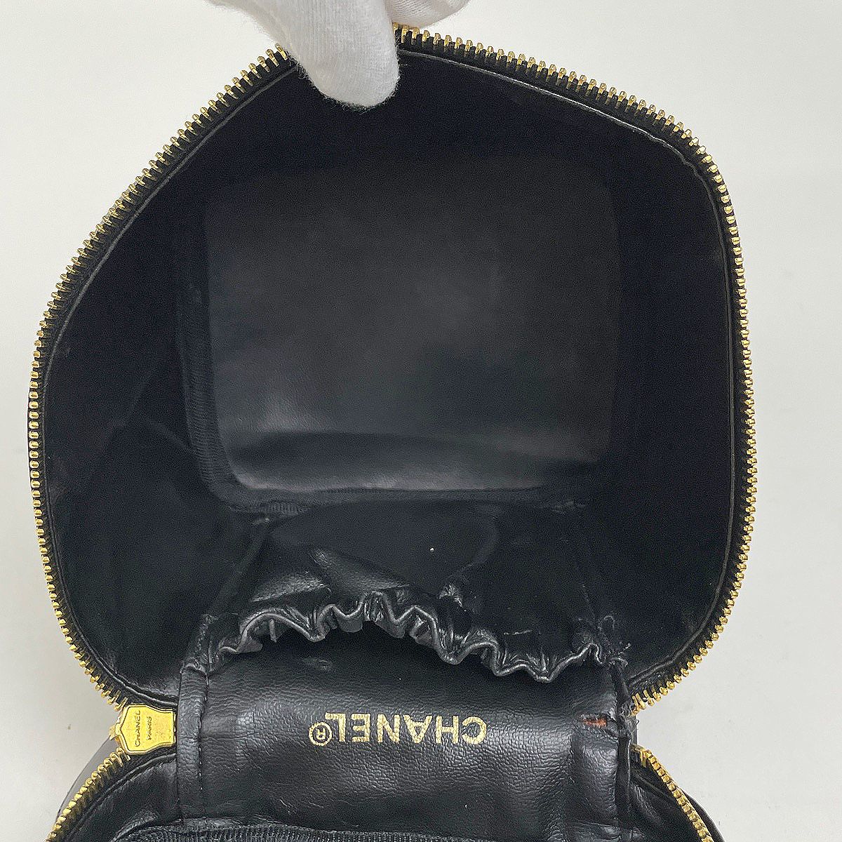 Chanel CC Logo Vanity Bicolor Makeup Pouch Leather Black — view 8
