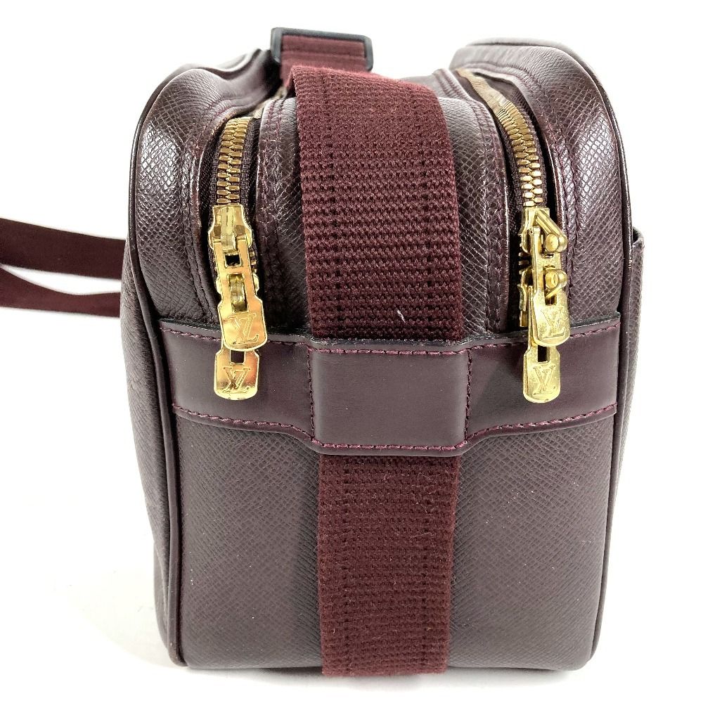 Louis Vuitton Shoulder Bag Reporter PM Taiga Leather Acajou Purple — view 6