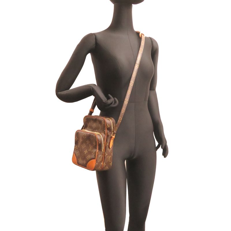 Louis Vuitton Shoulder Bag — view 9