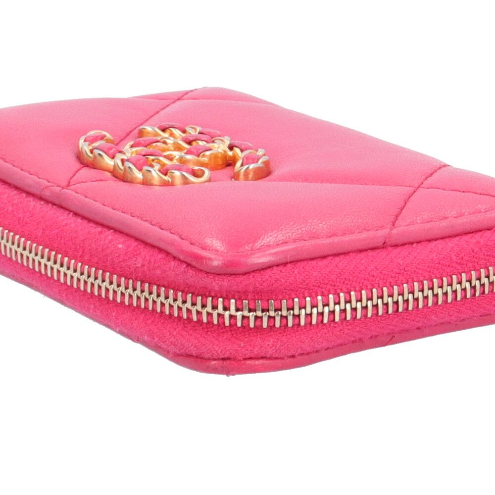 Chanel 19 Coin Case Lambskin — view 9