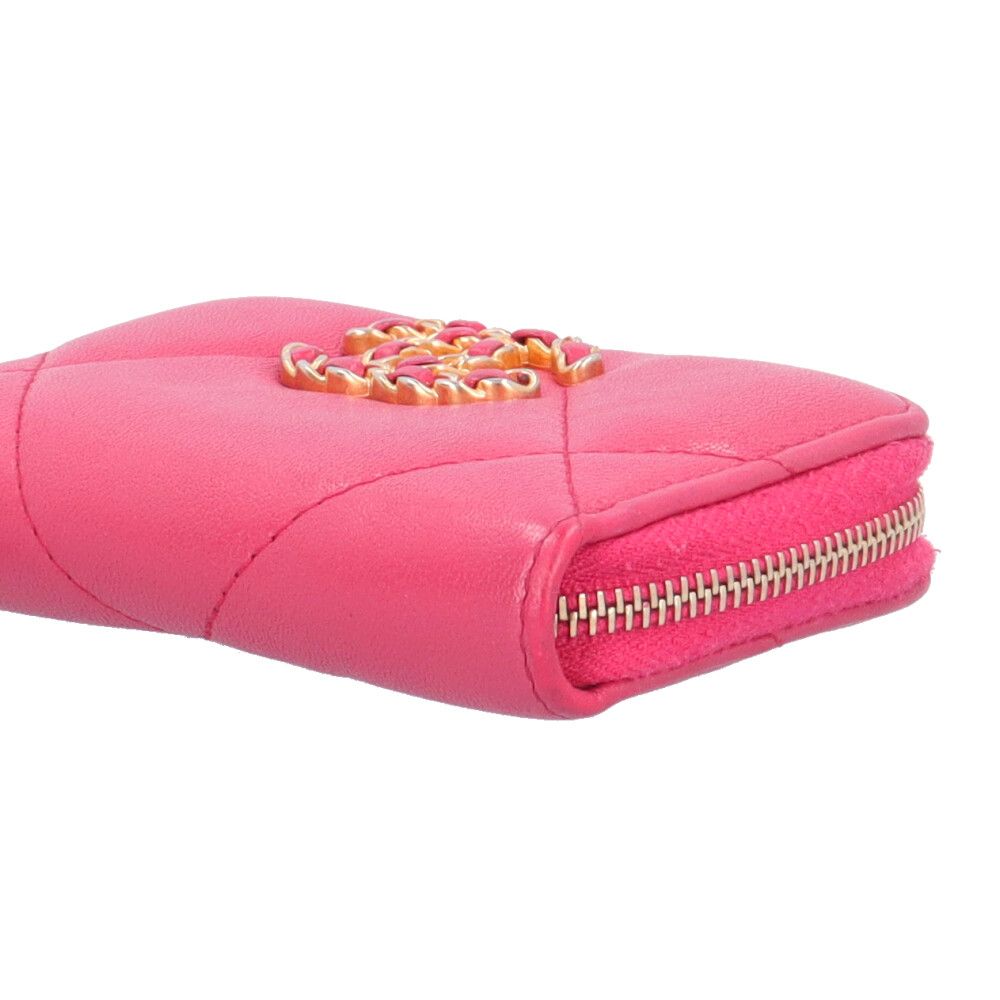 Chanel 19 Coin Case Lambskin — view 7