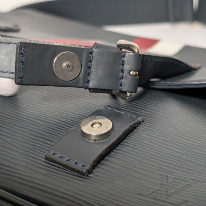Louis Vuitton Christopher Messenger Epi Noir Black Shoulder Bag — view 5