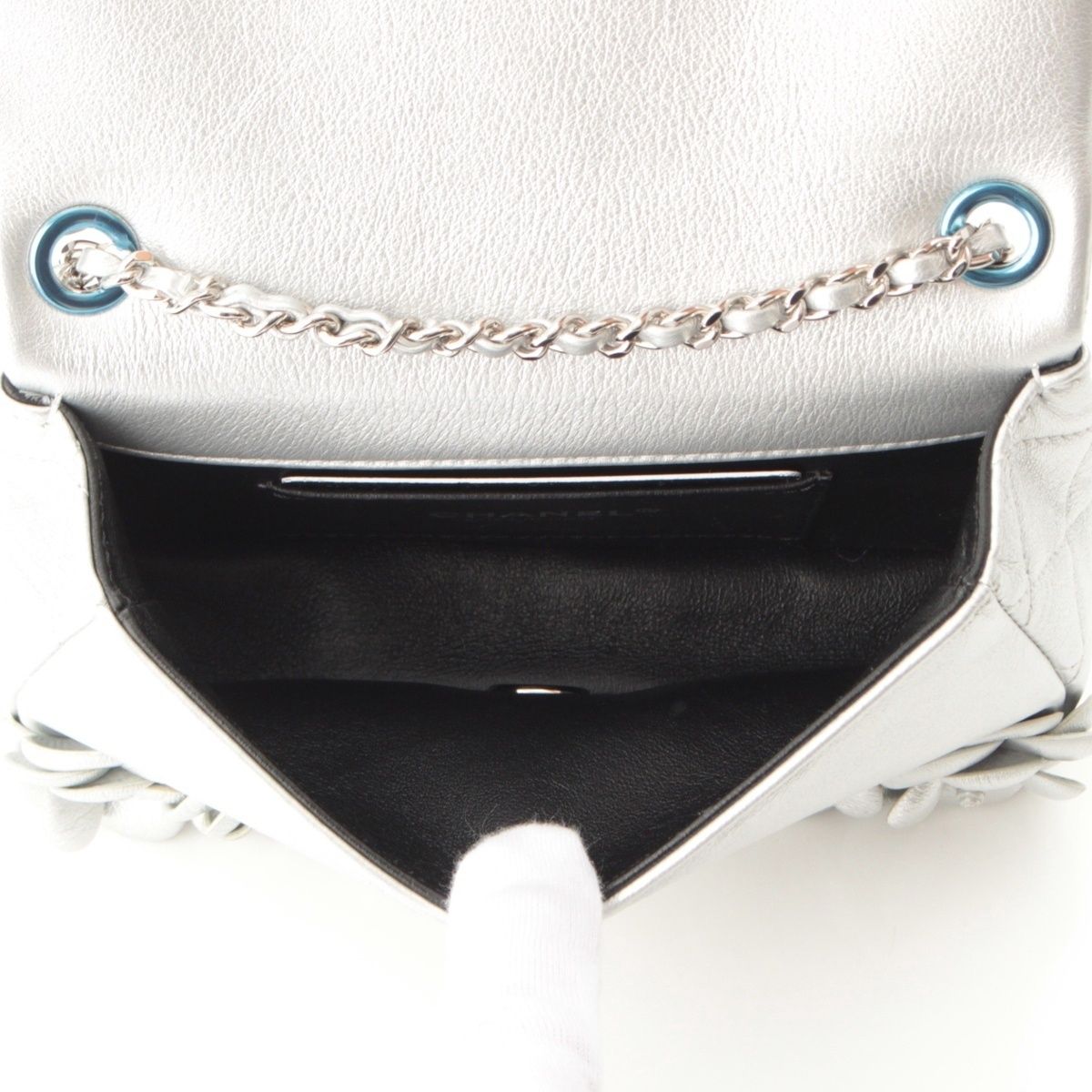 Chanel Quilted 20 Camellia Lambskin Chain Shoulder Bag CC Logo Silver — view 6