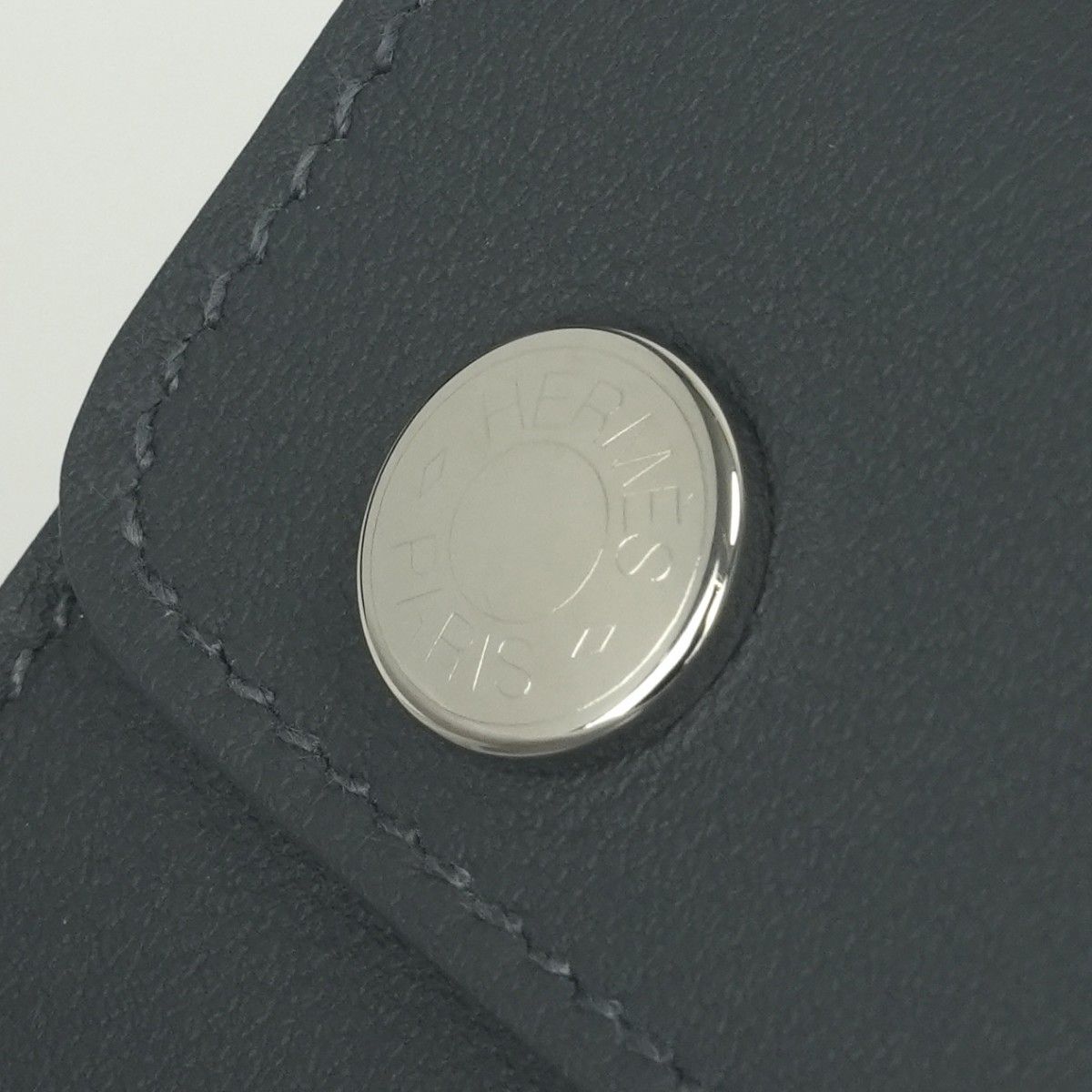 Hermes Knap Card Case Swift Graphite Gray Silver — view 6