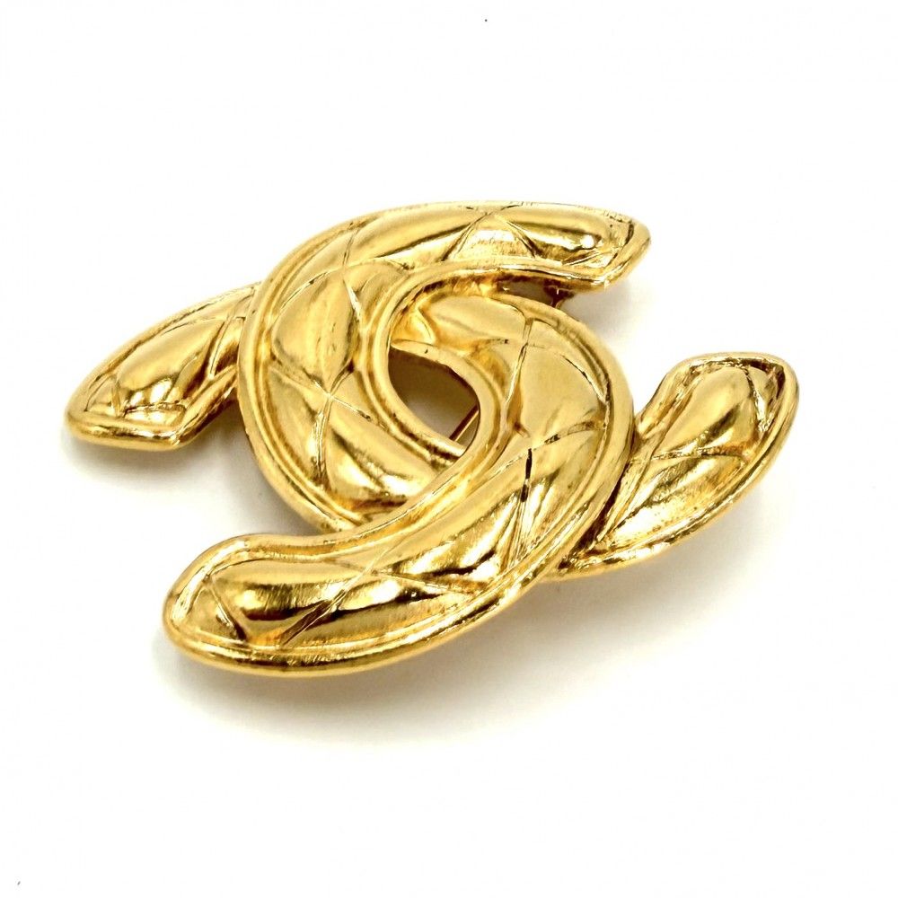 Chanel Brooch Quilted CC Logo Vintage Gold Plated — view 3