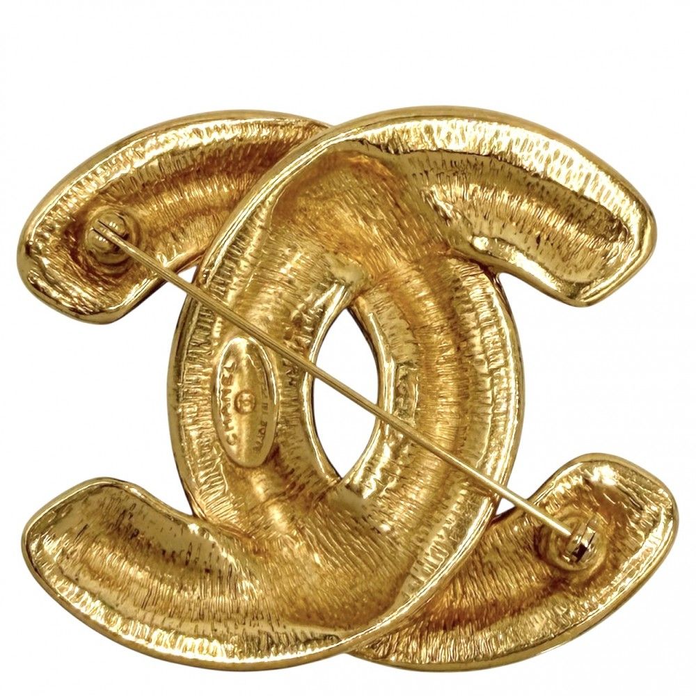 Chanel Brooch Quilted CC Logo Vintage Gold Plated — view 2