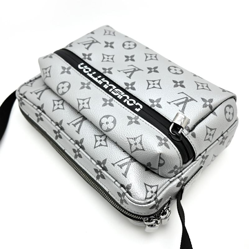 Louis Vuitton Shoulder Bag — view 3